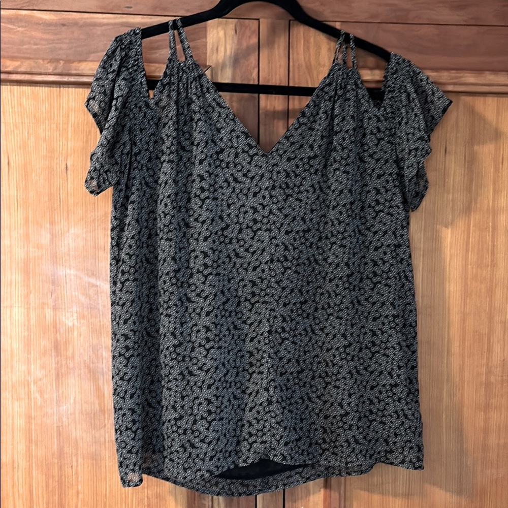 🦀 Loft chiffon lined blouse